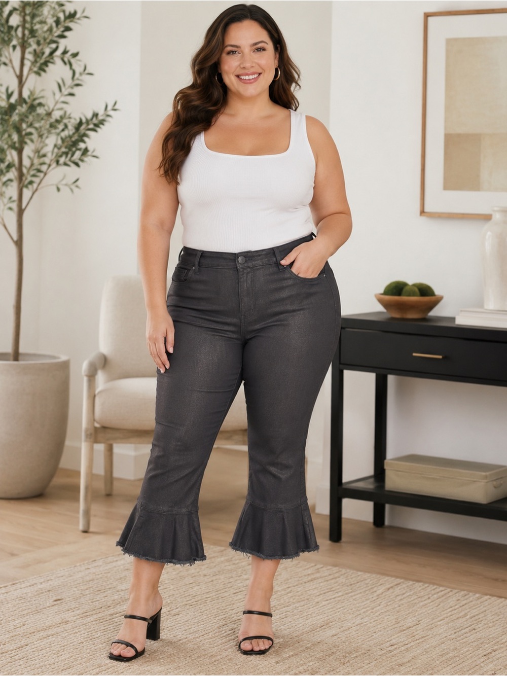 🆕🎉NWOT Lane Bryant Black Cropped Ruffle-Hem Jeans